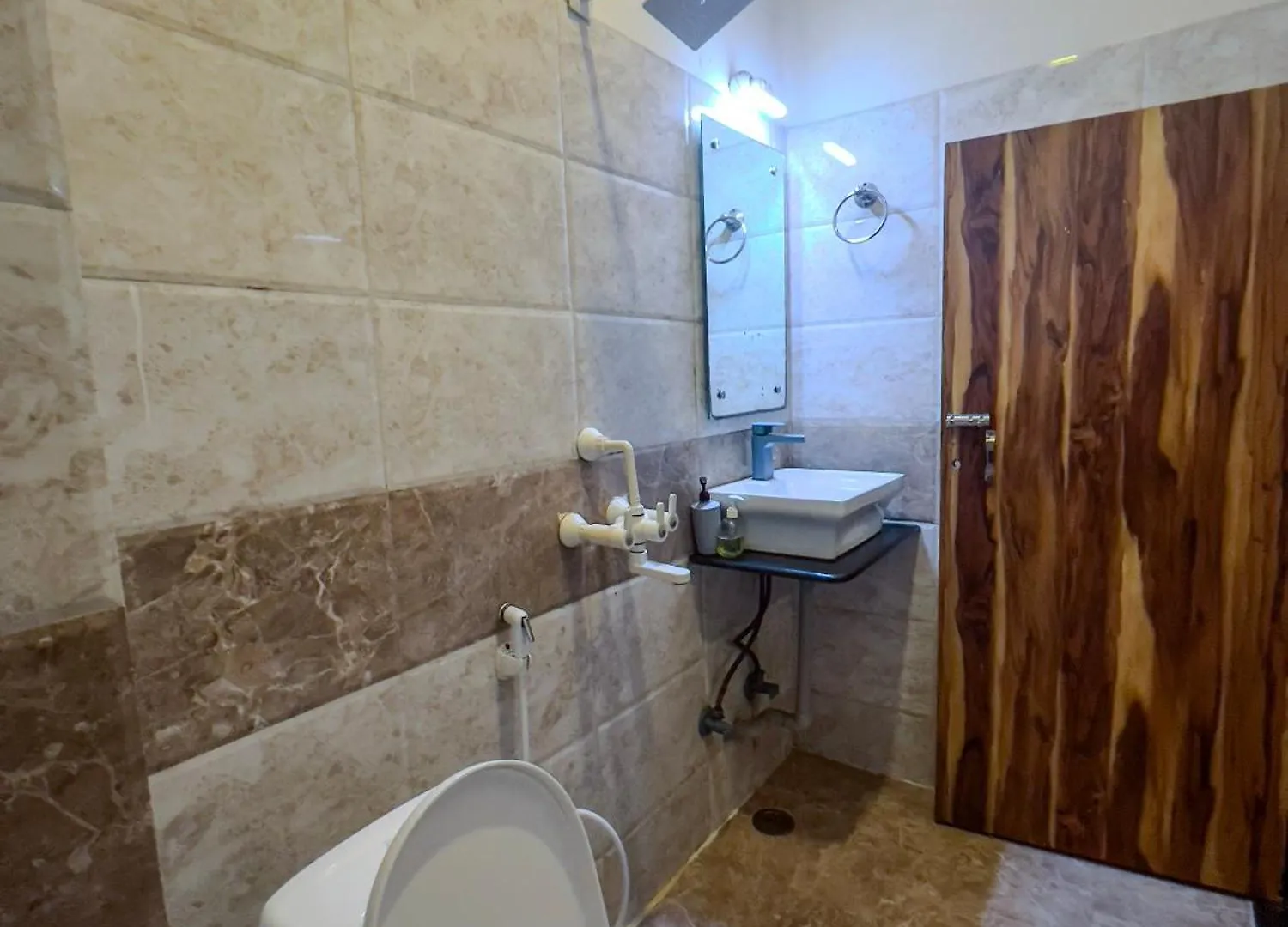 Rahgir Tales Hostel 