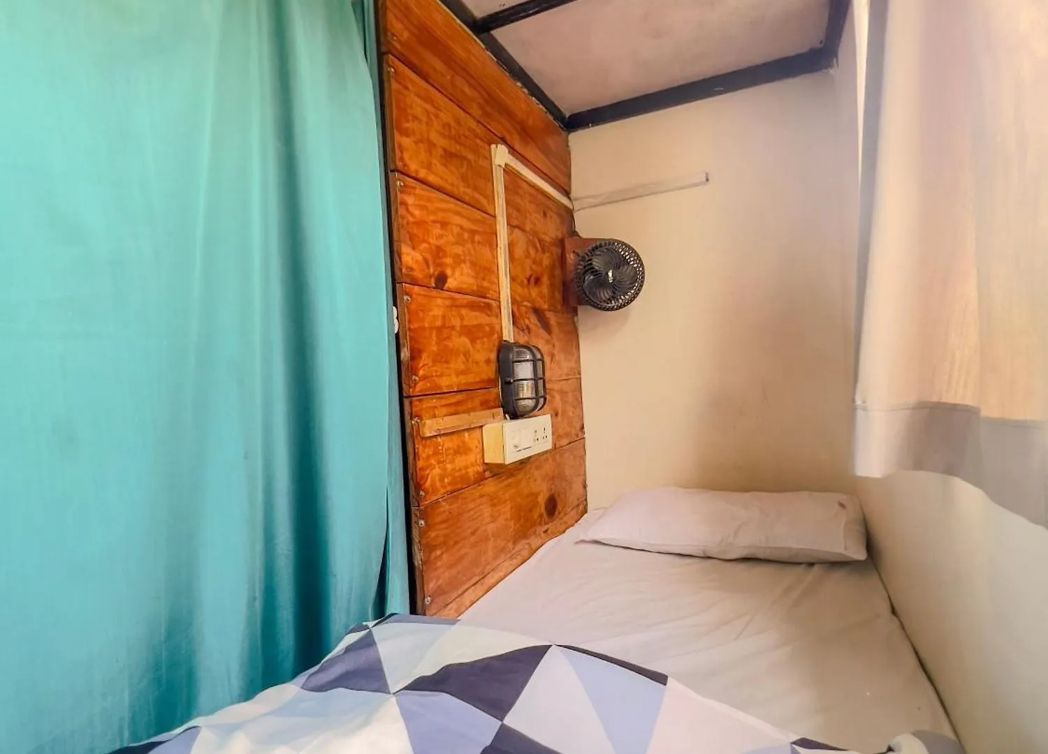 Rahgir Tales Hostel 