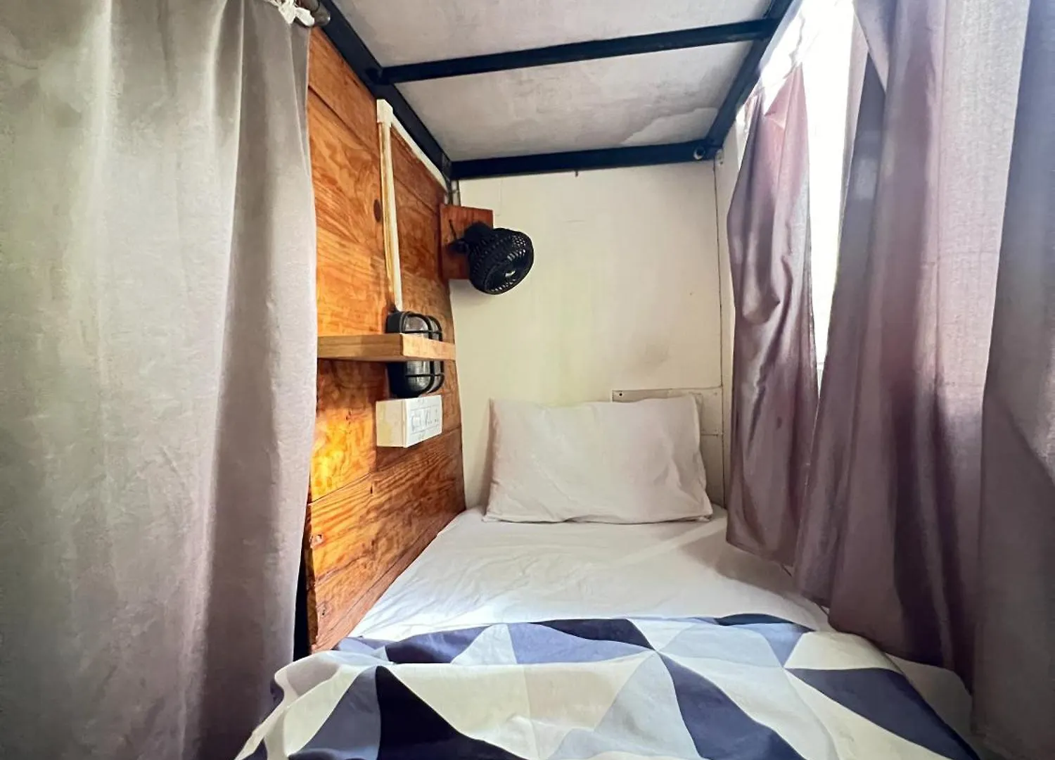 Rahgir Tales Hostel 