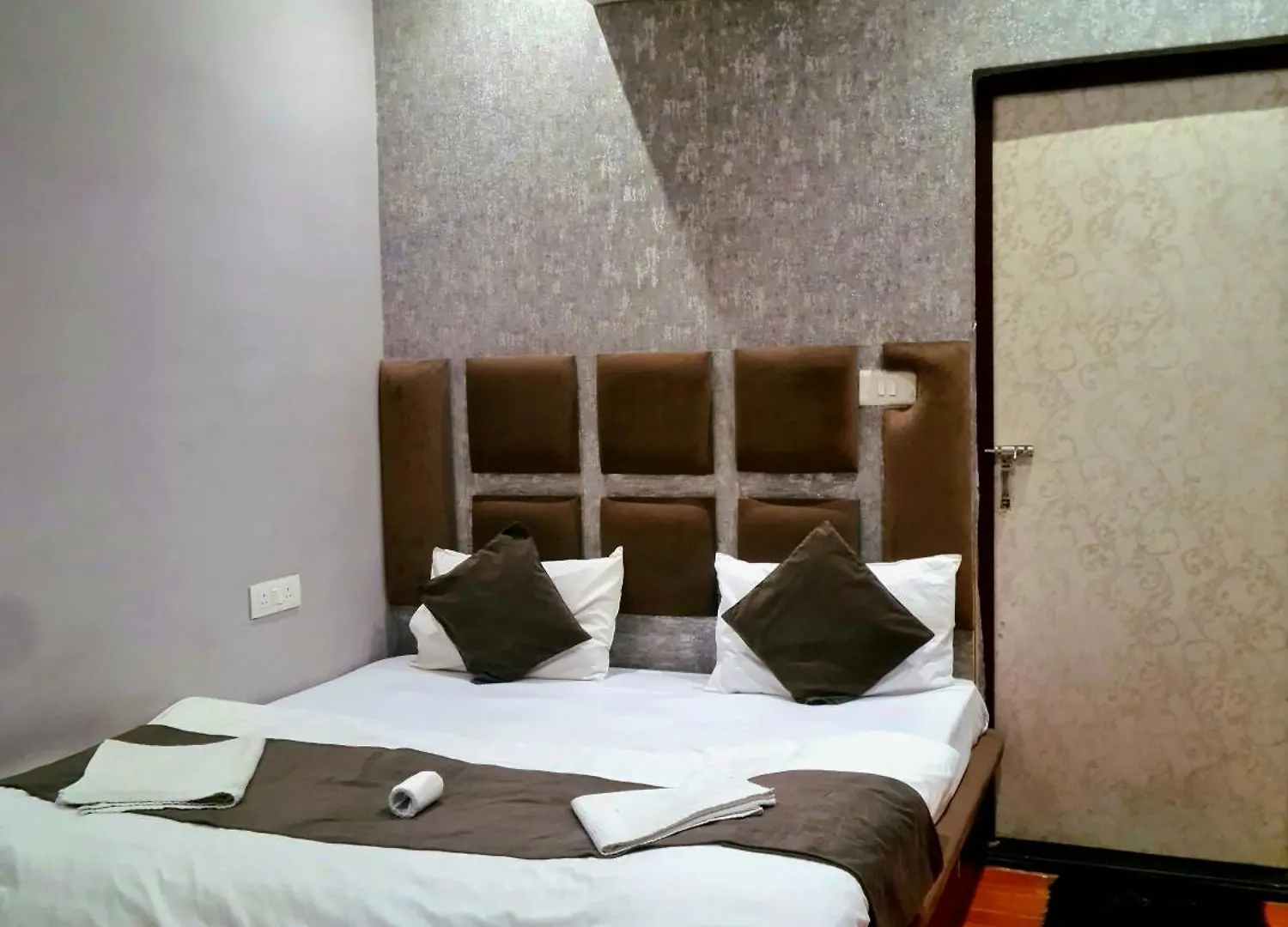 Rahgir Tales Hostel 